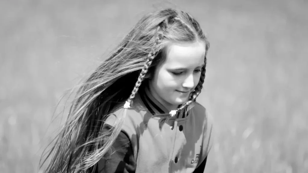 Young girl photo taken by Edyta Domaradzka, a professional photographer from Bristol